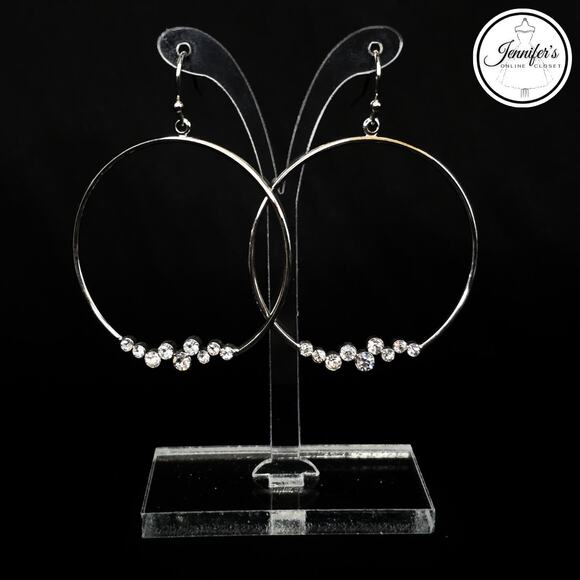 Lia Sophia NWT "Flirty" Silver Tone with Cut Crystal Dangle Earrings - Picture 2 of 8